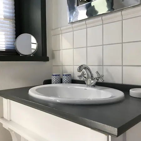 Stylish In Alt With Garden Farpen