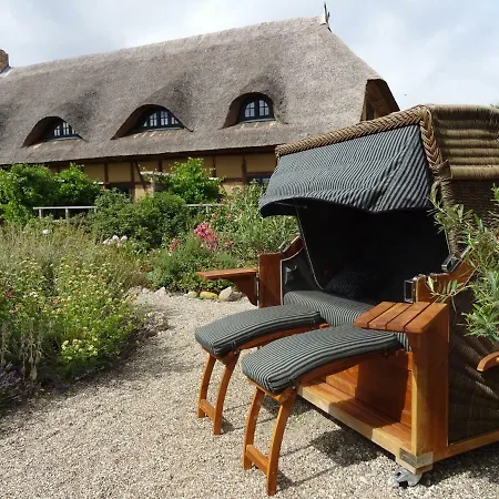 Stylish In Alt With Garden Farpen